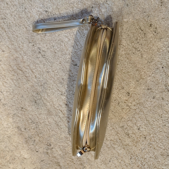 Gold Poly Lips Wristlet Purse - Picture 3 of 8